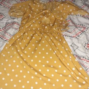 Cute yellow flowy dress
